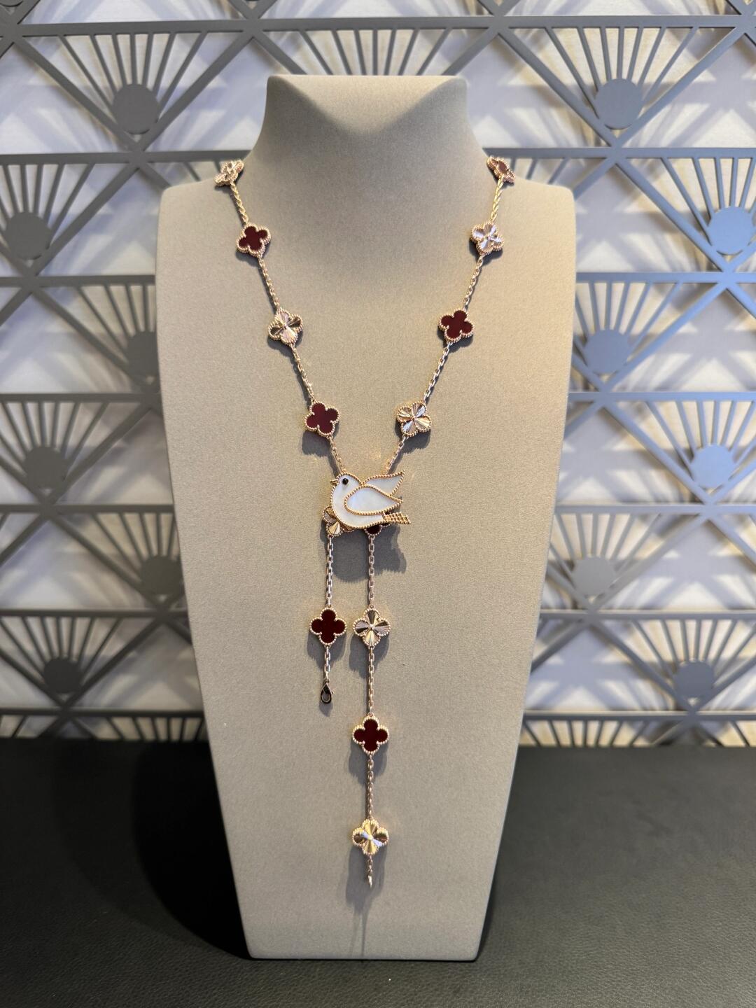 [Vera Jewelry]CLOVER 20 MOTIFS LASER CARNELIAN NECKLACE