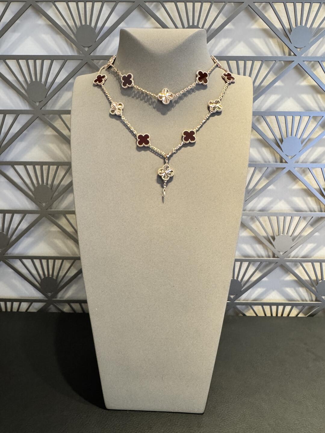[Vera Jewelry]CLOVER 20 MOTIFS LASER CARNELIAN NECKLACE