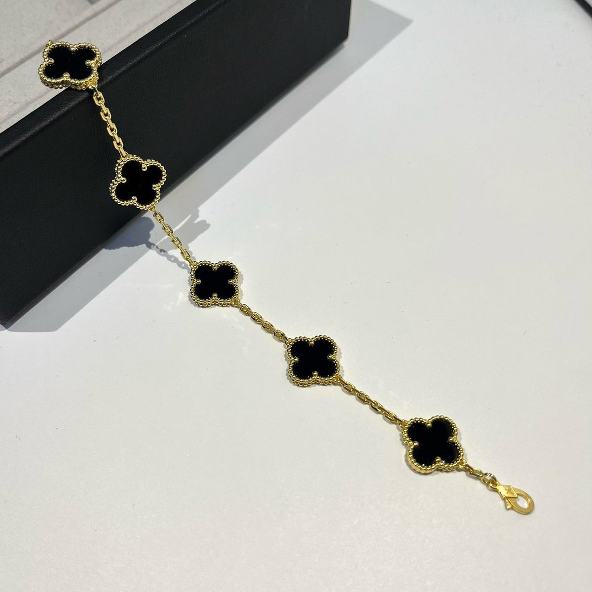 [Vera  Jewelry]LUCKY CLOVER 5-MOTIF BRACELET - BLACK OXNY COLLECTION