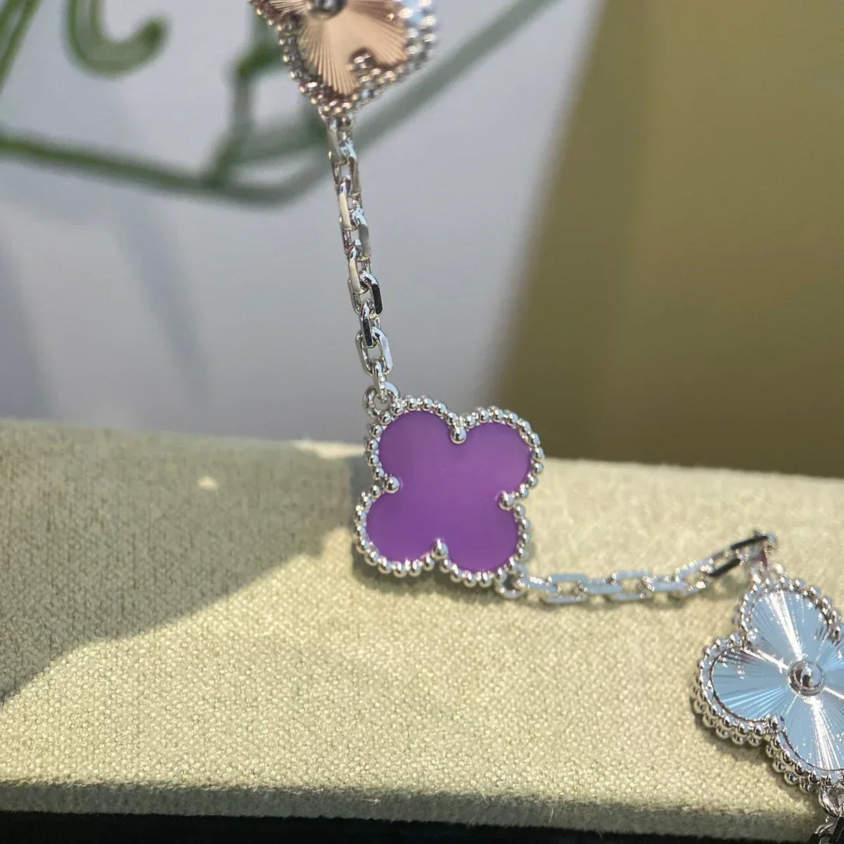 [Vera  Jewelry]LUCKY CLOVER 5-MOTIF BRACELET - VIOLET COLLECTION
