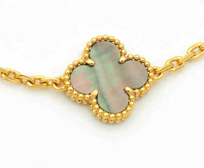 [Vera  Jewelry]LUCKY CLOVER 5-MOTIF BRACELET - GREY MOTHER-OF-PEARL COLLECTION