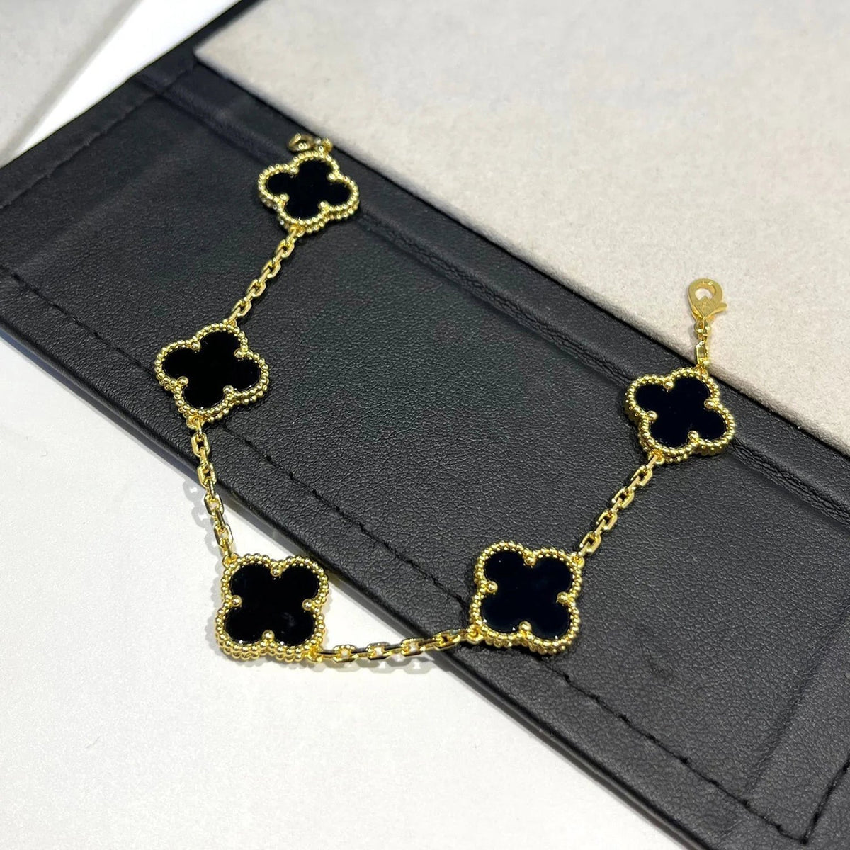 [Vera Jewelry] CLOVER 5 MOTIF ONYXS BRACELET COLLECTION