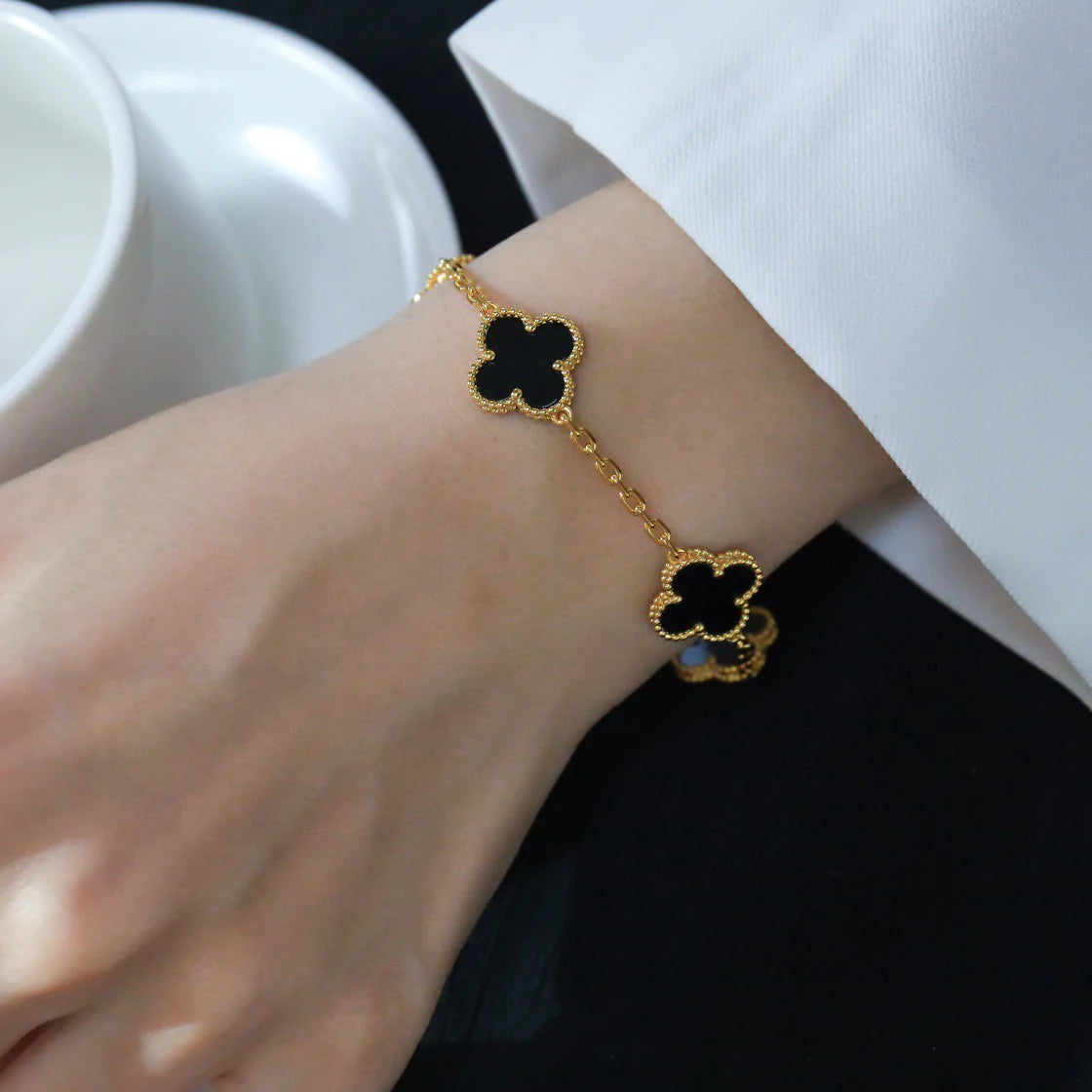 [Vera  Jewelry]LUCKY CLOVER 5-MOTIF BRACELET - BLACK OXNY COLLECTION