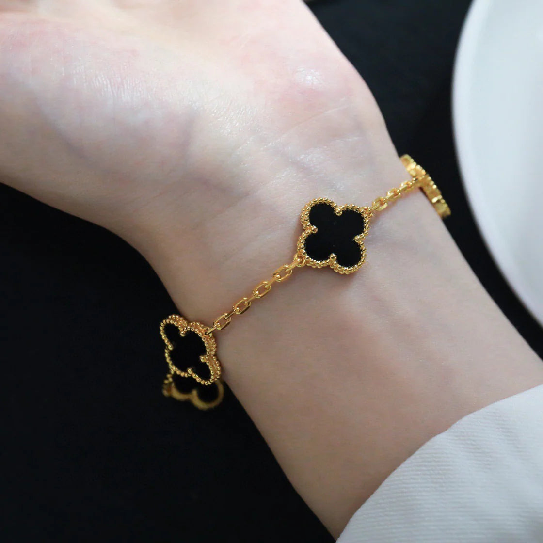 [Vera  Jewelry]LUCKY CLOVER 5-MOTIF BRACELET - BLACK OXNY COLLECTION