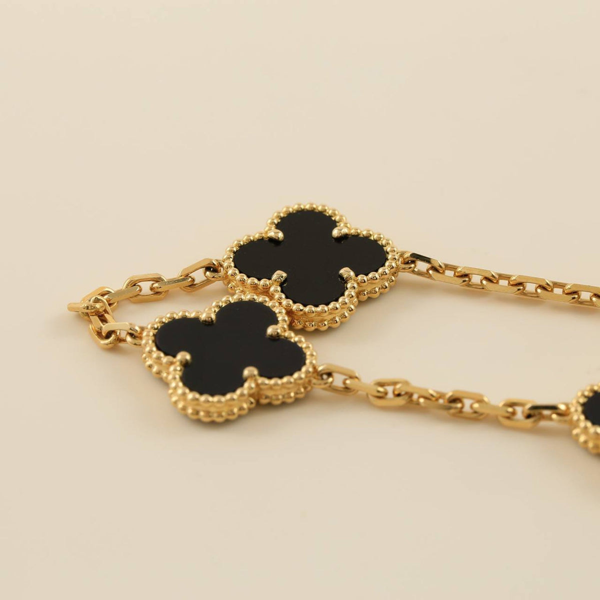 [Vera  Jewelry]LUCKY CLOVER 5-MOTIF BRACELET - BLACK OXNY COLLECTION