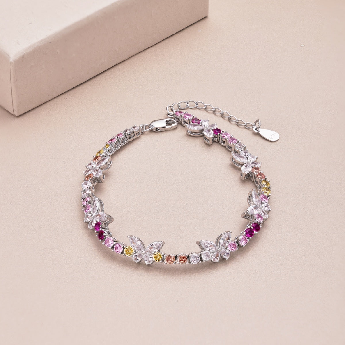 [Vera Jewelry]Ornate Colorful Butterfly Shape Round Cut Daily Bracelet