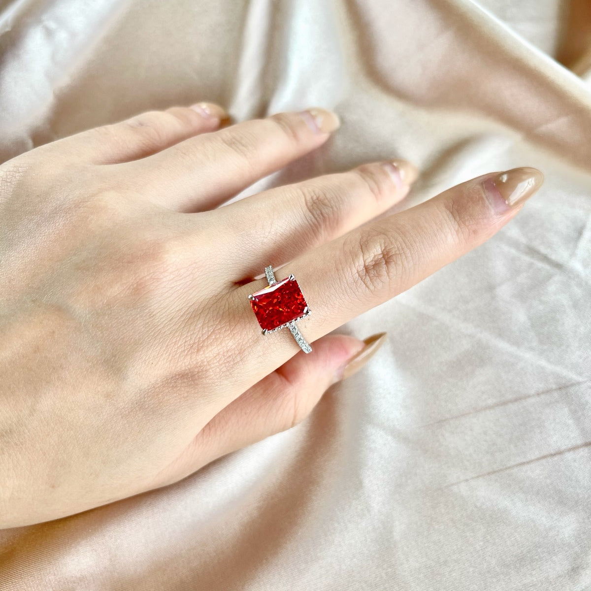 [Vera Jewelry]4.0 Carat Luxurious Engagement Ring