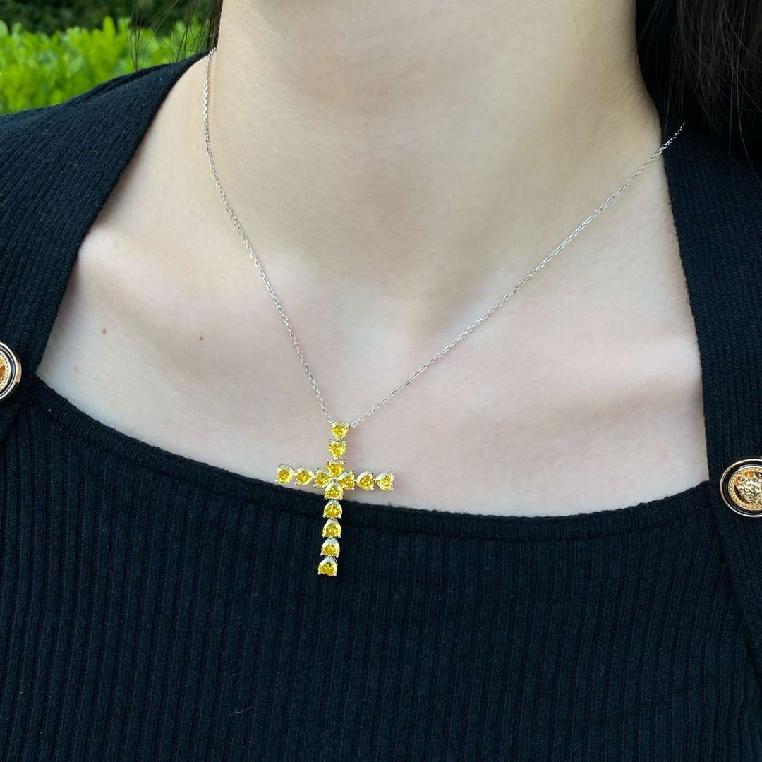 [Vera Jewelry]Strahlende Halskette in Kreuzform