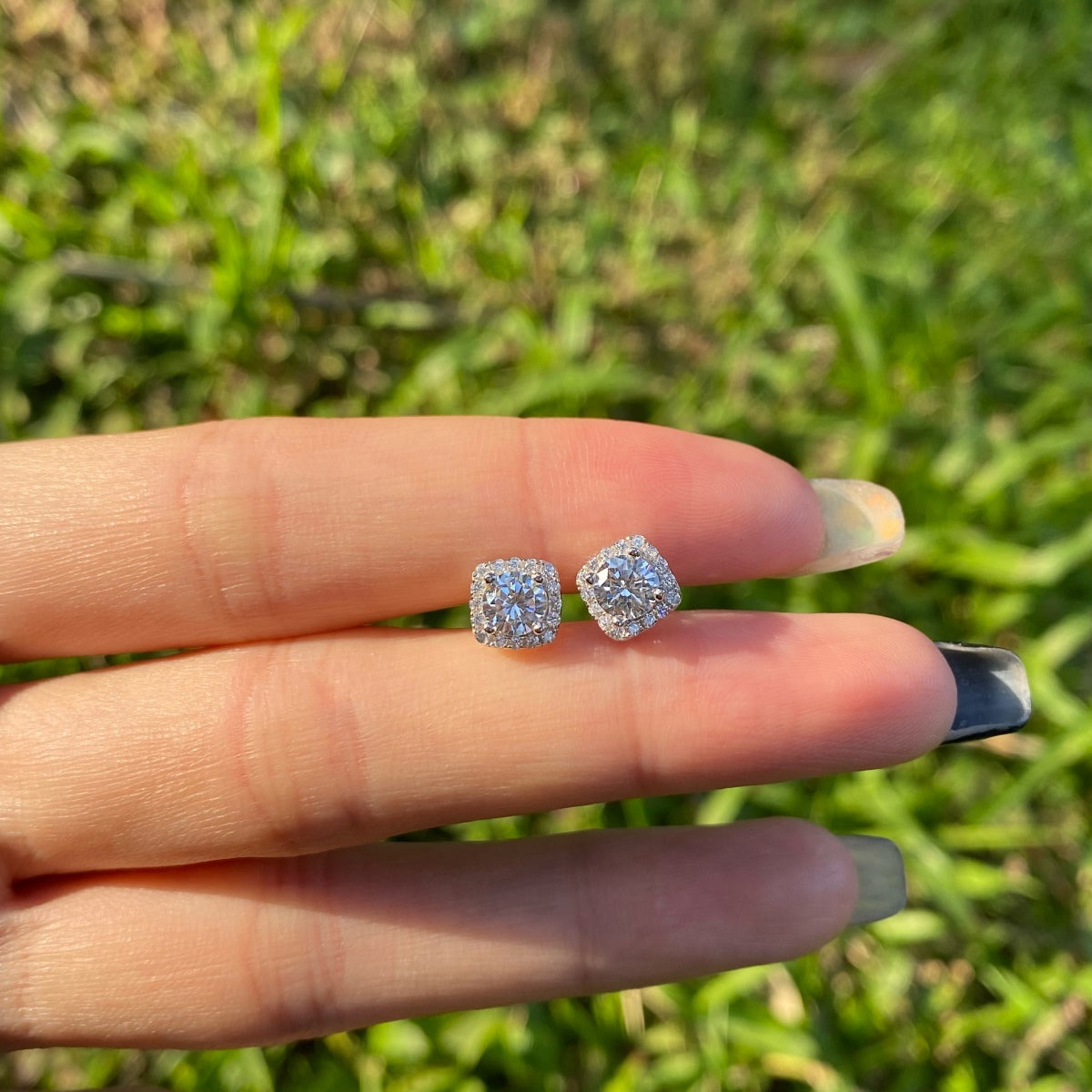 [Vera Jewelry]Classic Round Center Stone Stud Earrings