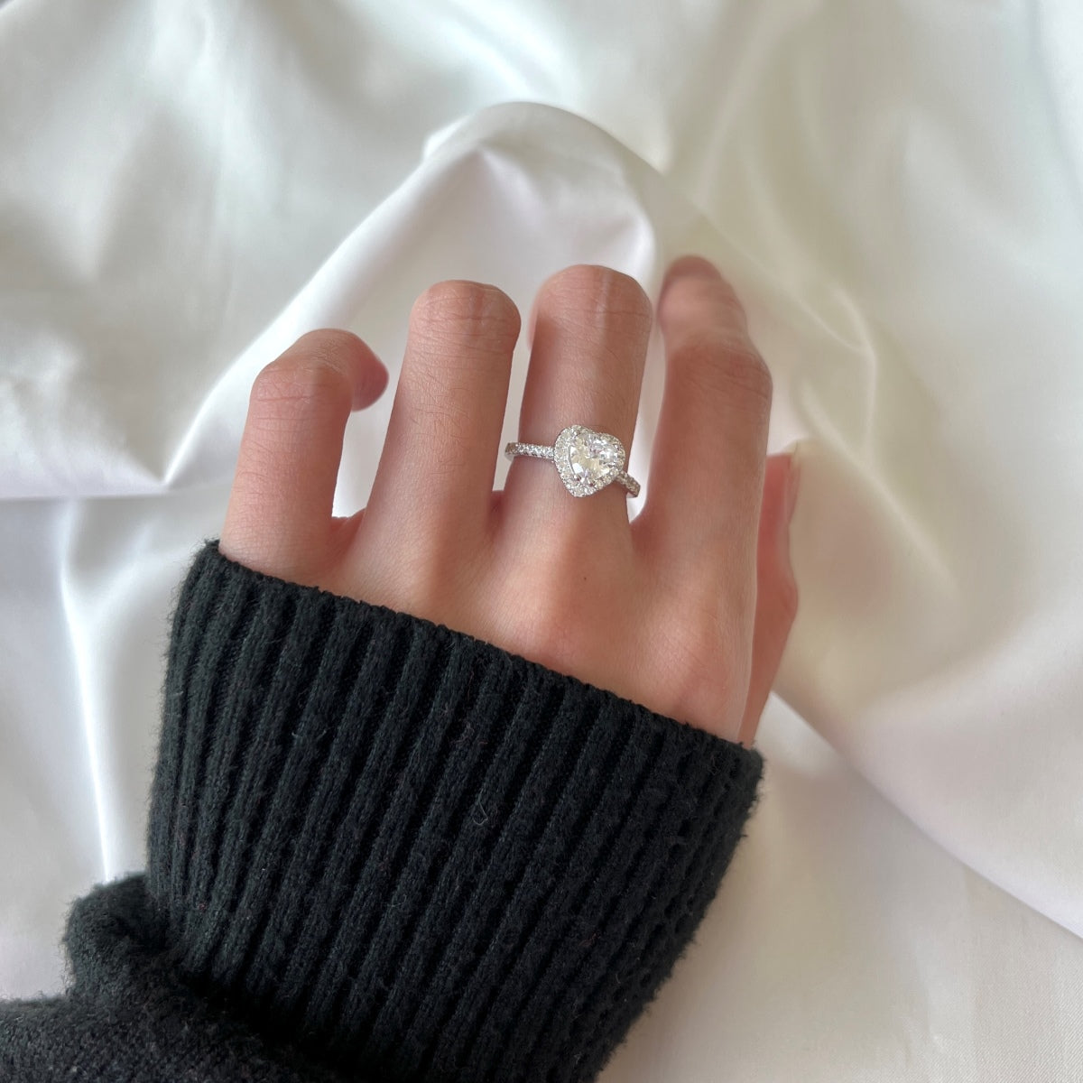 [Vera Jewelry]Eternity Splashy Romantic Heart Shape Lover Ring