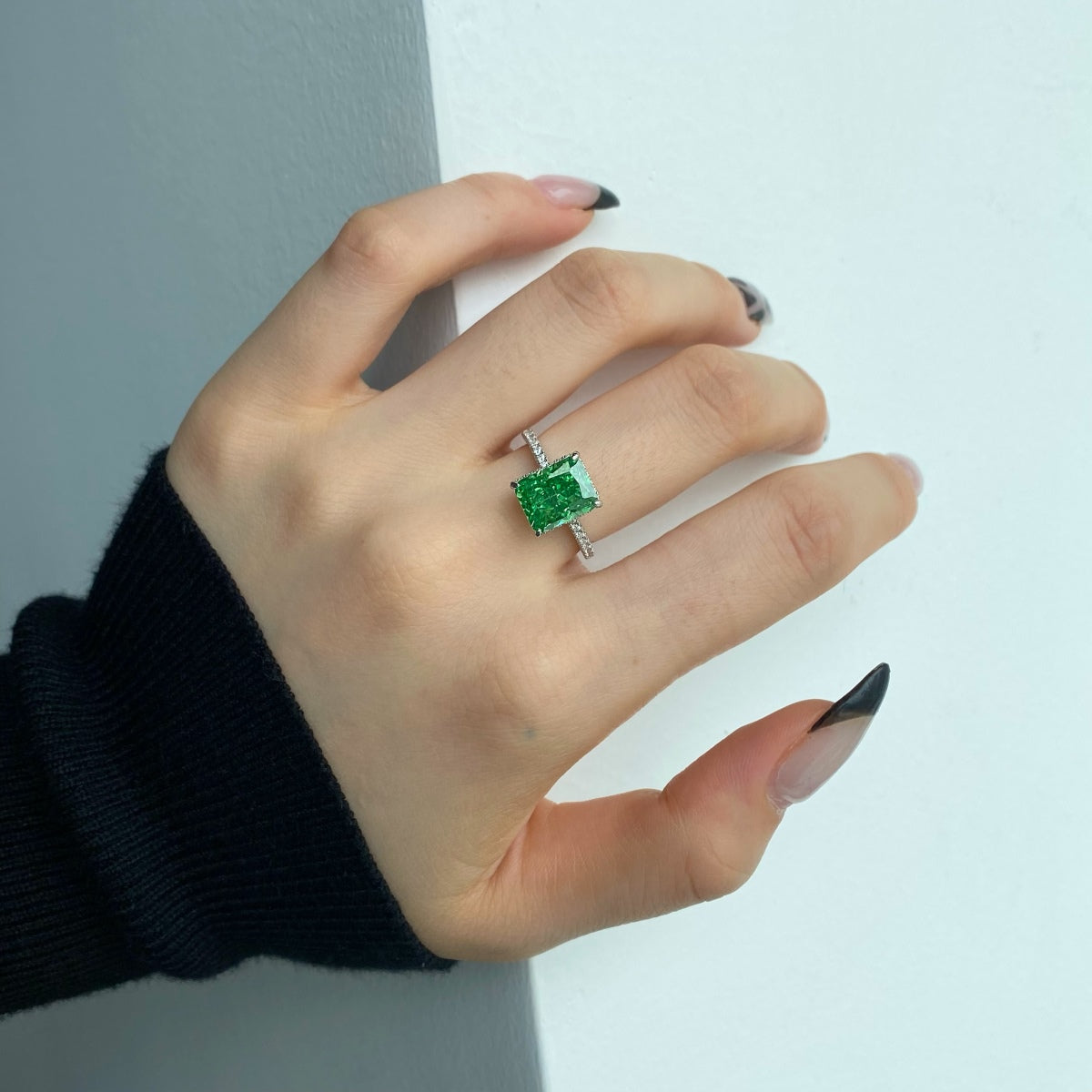 [Vera Jewelry]4.0 Carat Luxurious Engagement Ring