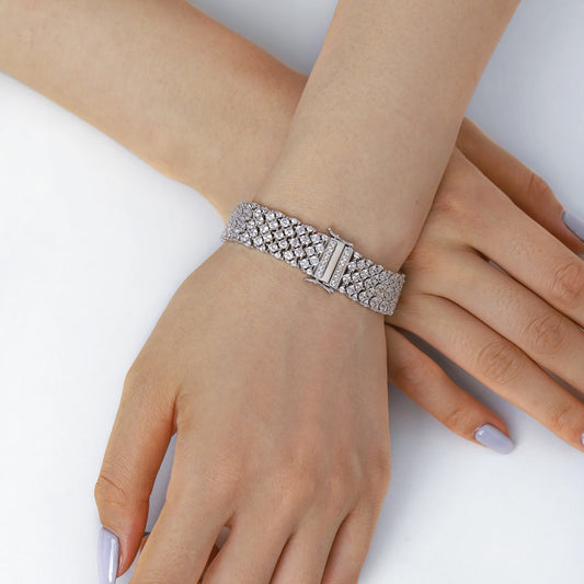 [Vera Jewelry] Verziertes, elegantes Armband mit Rundschliff für festliche Anlässe