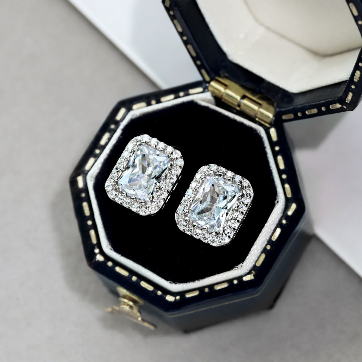 [Vera Jewelry]1.0 Carat Luxurious Dainty Emerald Cut Daily Earrings