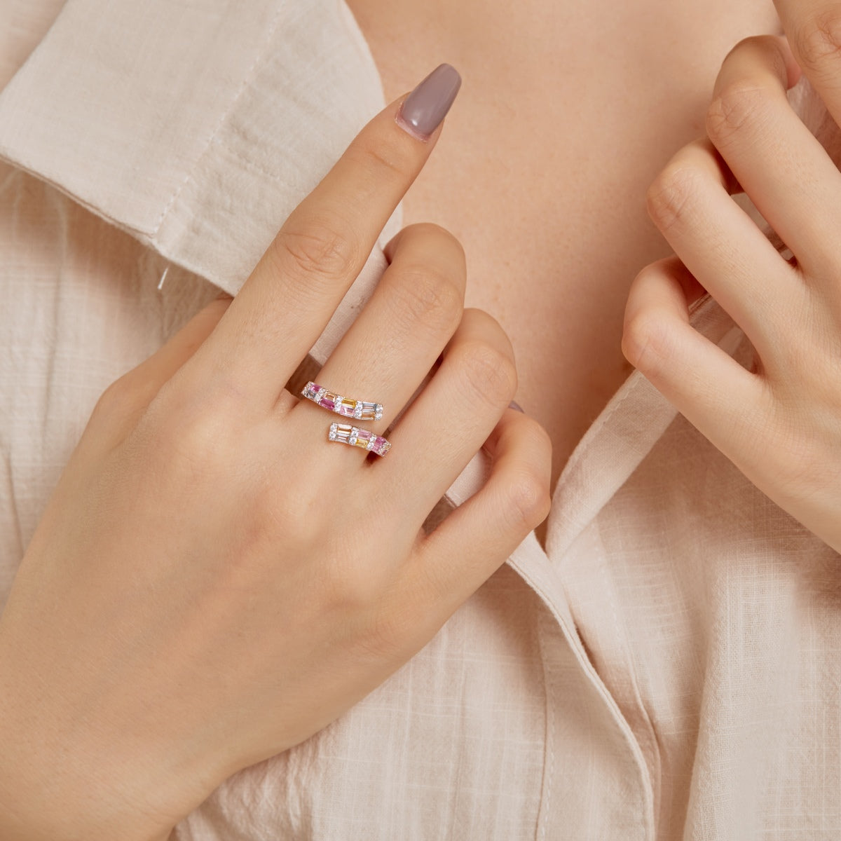 [Vera Jewelry] チャーミングでカラフルなラディアントカットの調節可能なデイリーリング