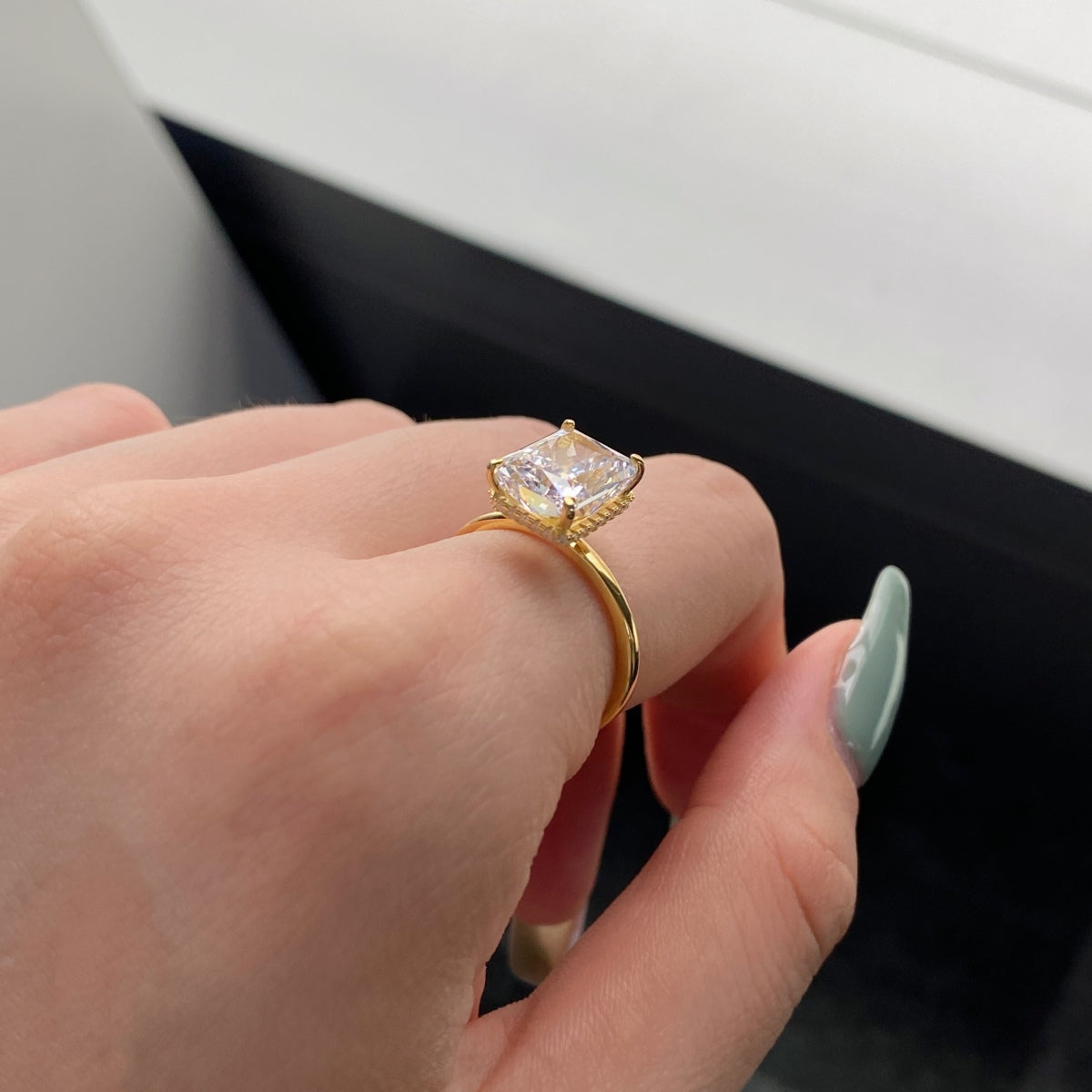 [Vera Jewelry]4.0 Carat Ornate Enchanting Radiand Cut Banquet Ring