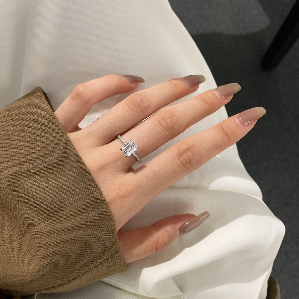[Vera Jewelry]2.0 Carat Scintillating Ornate Radiant Cut Party Ring