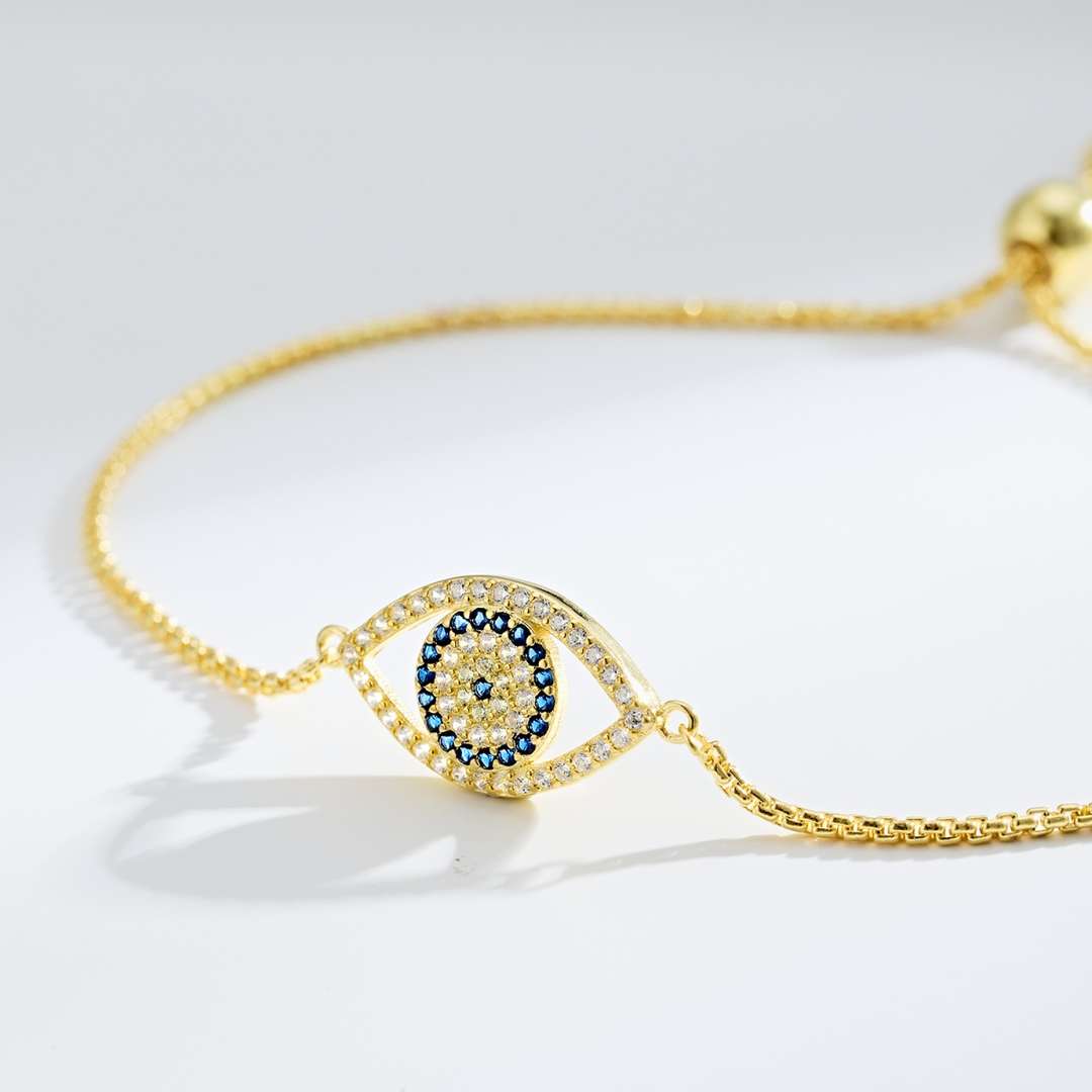{
  "Vera Jewelry": "ヴェラ・ジュエリー",
  "Dazzling Eye Shape Necklace": "ダズリング・アイシェイプ・ネックレス"
}