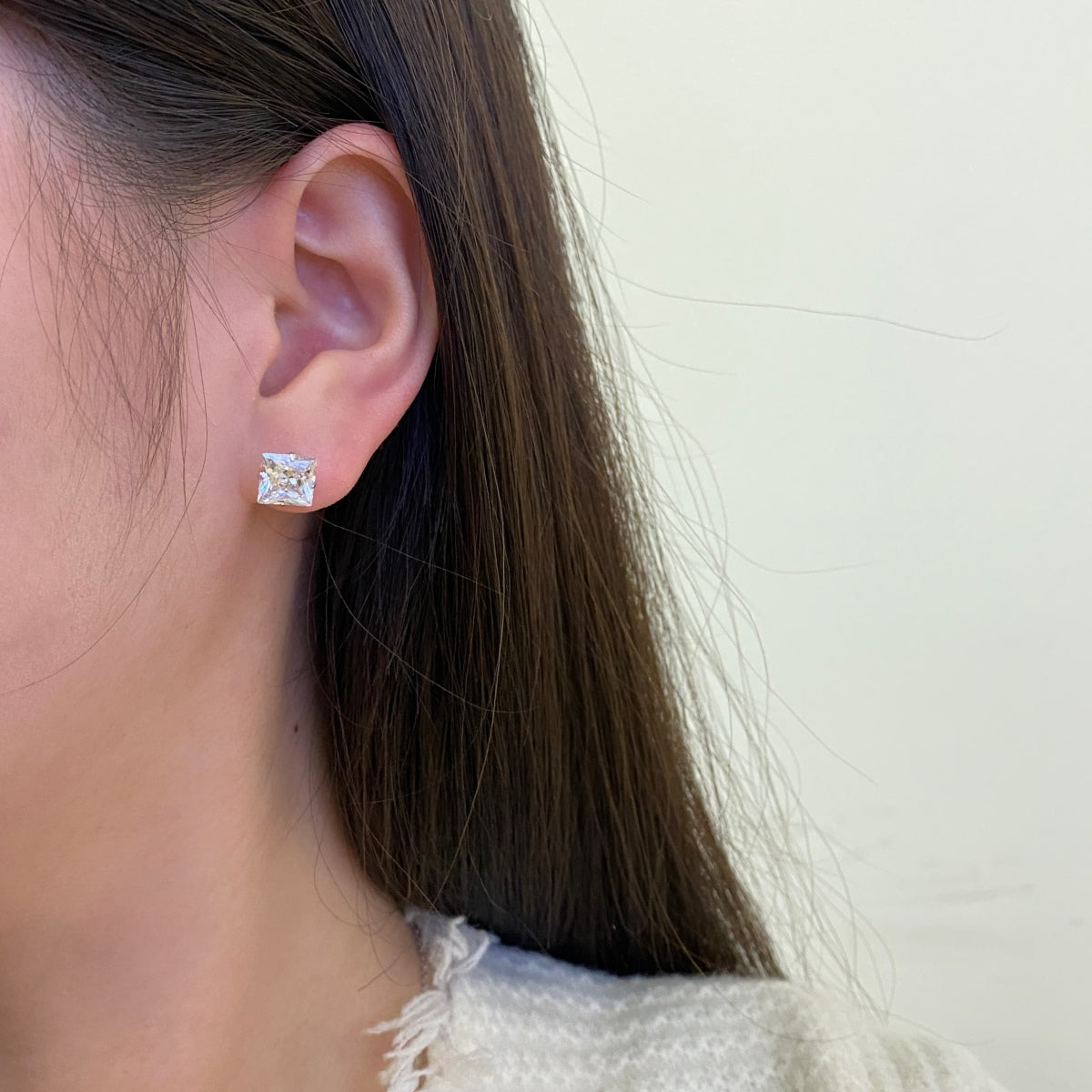 [Vera Jewelry]Stylish Shiny Square Center Stone Stud Earrings
