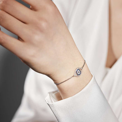 {
  "Vera Jewelry": "ヴェラ・ジュエリー",
  "Dazzling Eye Shape Necklace": "ダズリング・アイシェイプ・ネックレス"
}