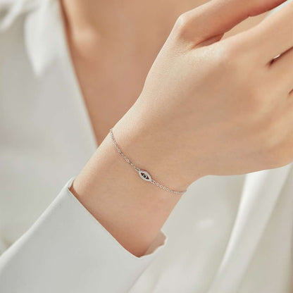 {
  "Vera Jewelry": "ヴェラ・ジュエリー",
  "Evil Eye Shape Necklace": "イービルアイモチーフネックレス"
}