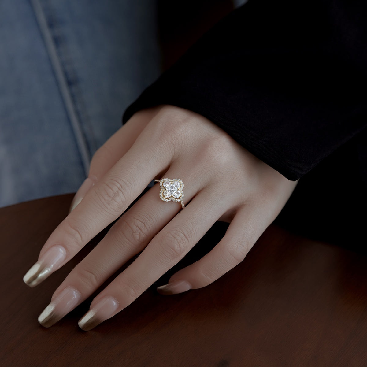[Vera Jewelry]Luxurious Eternity Flower Shape Banquet Ring