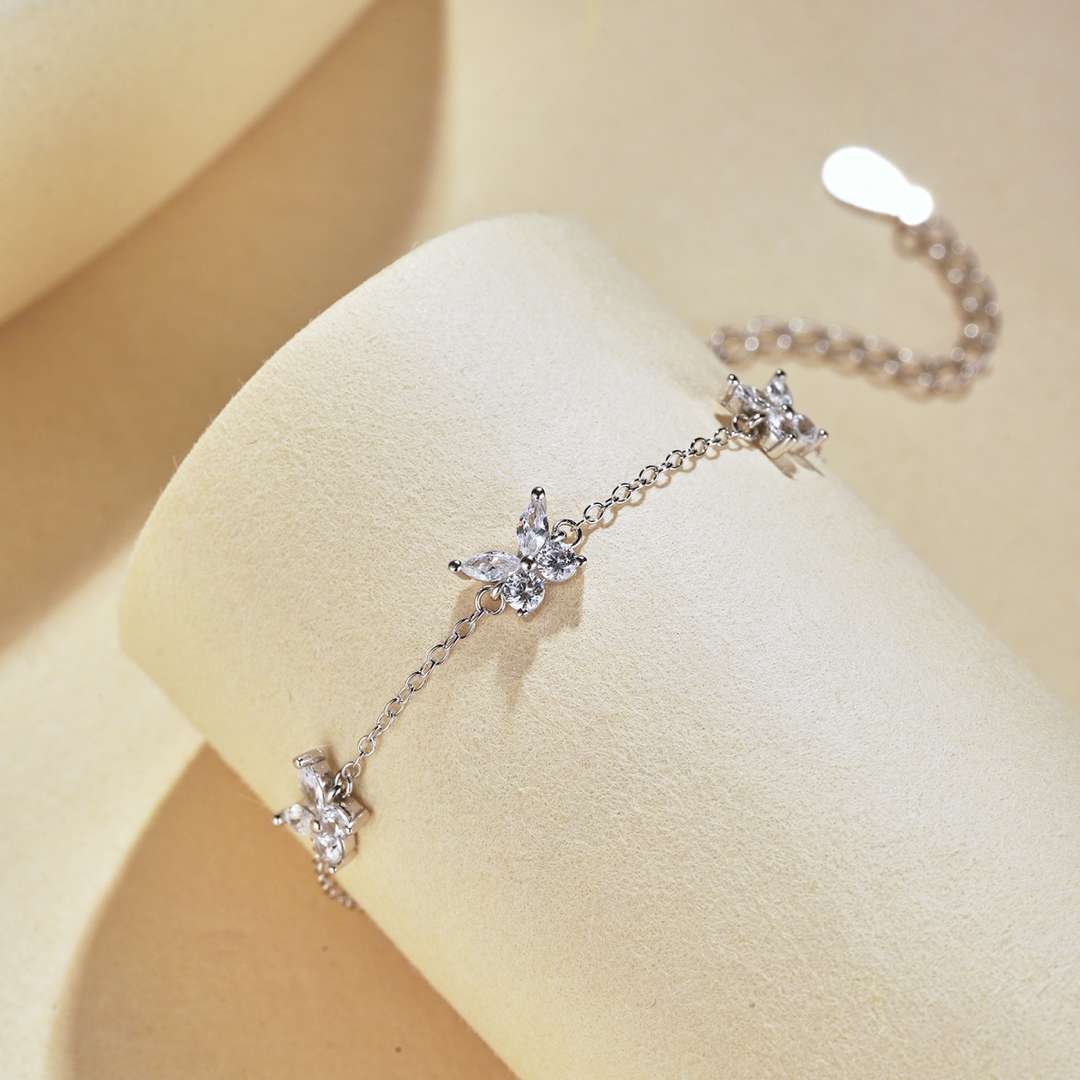 [Vera Jewelry]Radiant Butterfly Shape Necklace