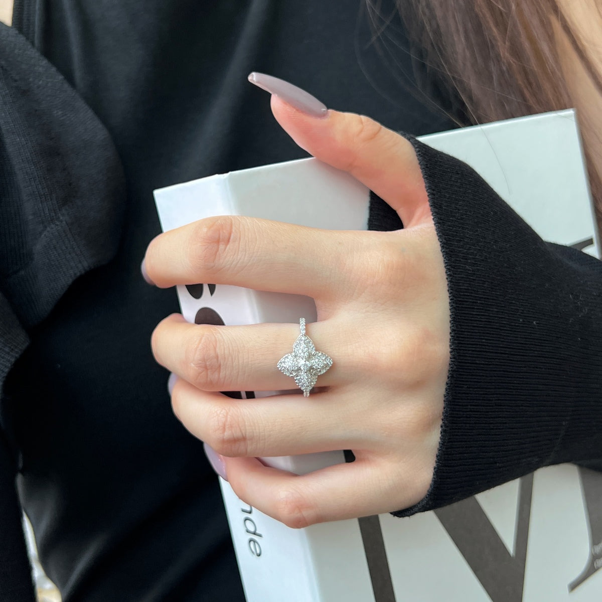 [Vera Jewelry]Luxurious Colorful Flower Shape Banquet Ring