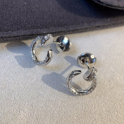 {
"Vera Jewelry": "ヴェラ・ジュエリー",
"JUSTE EARRINGS SILVER DIAMONDS": "JUSTE イヤリング シルバー＆ダイヤモンド"
}