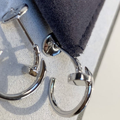 {
"Vera Jewelry": "ヴェラ・ジュエリー",
"JUSTE EARRINGS SILVER": "ジュスト ピアス シルバー"
}