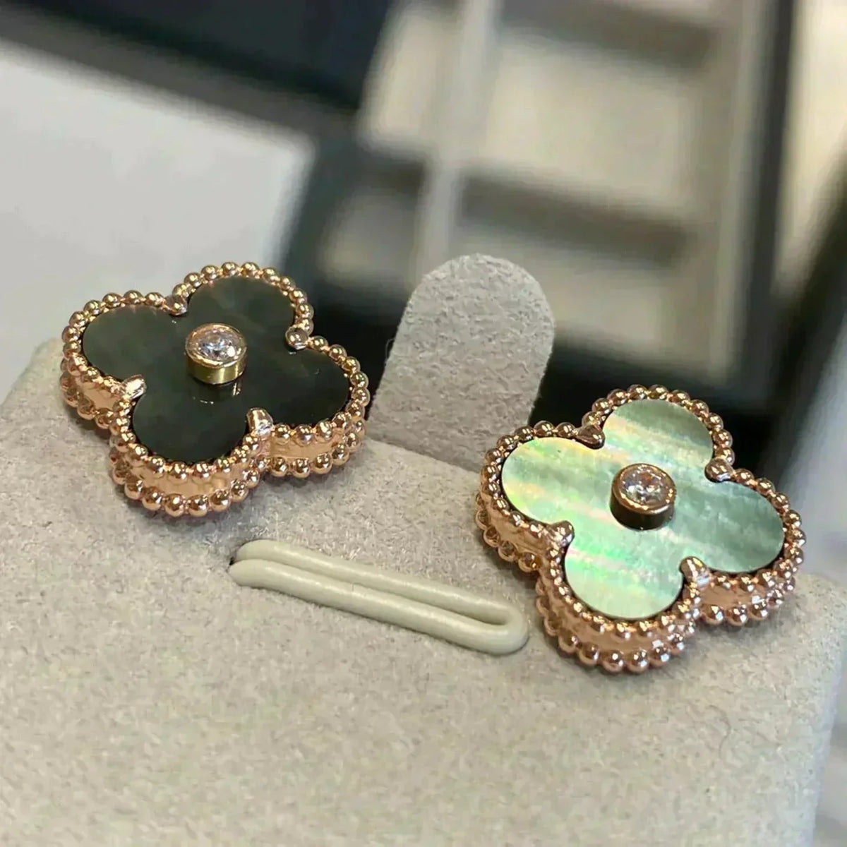 [Vera  Jewelry]CLOVER MEDIUM 1 MOTIFS GRAY MOP  DIAMOND EARRINGS