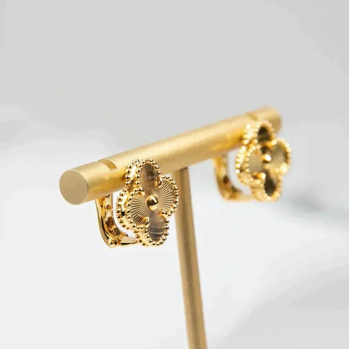 [Vera  Jewelry]CLOVER MEDIUM 1 MOTIFS LASER EARRINGS