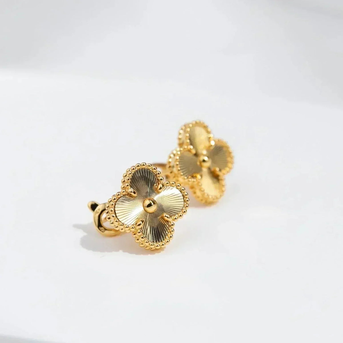 [Vera  Jewelry]CLOVER MEDIUM 1 MOTIFS LASER EARRINGS