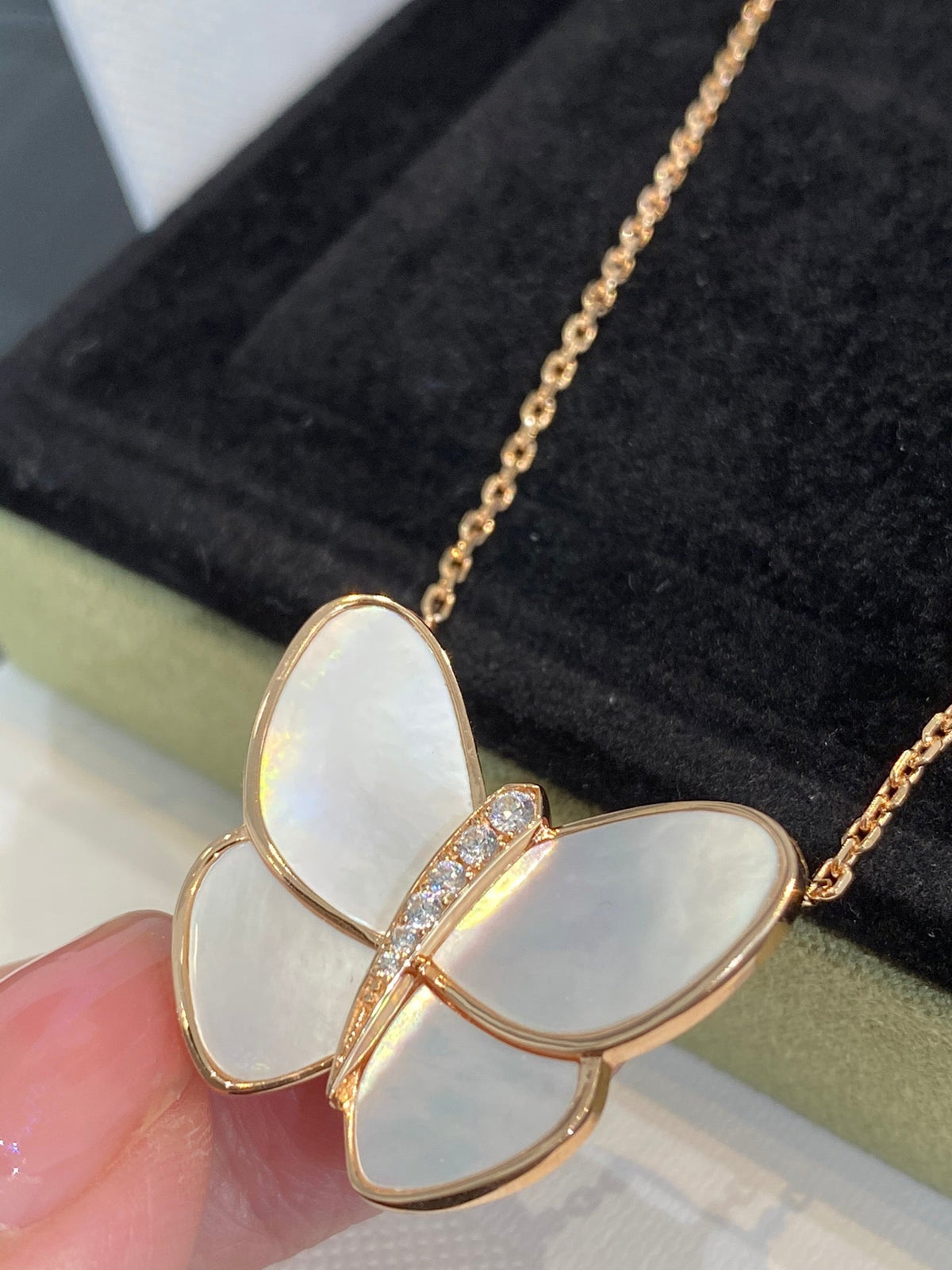 [Vera Jewelry]BUTTERFLY GOLD MOP DIAMOND NECKLACE