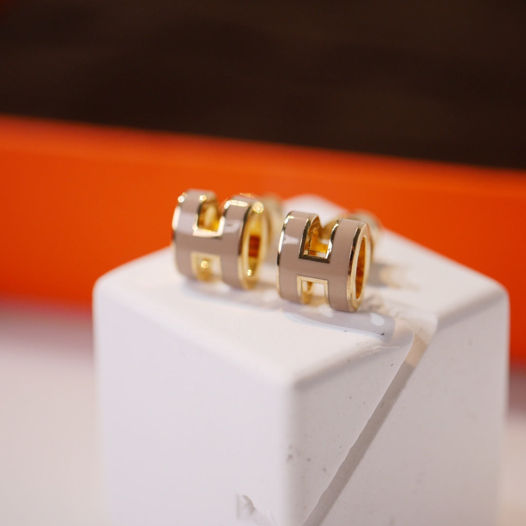 [Vera  Jewelry]MINI POP H GOLD EARRINGS GREY