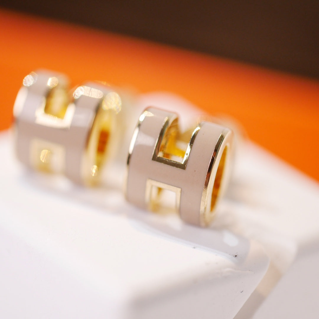 [Vera  Jewelry]MINI POP H GOLD EARRINGS GREY