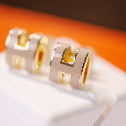 [Vera Jewelry]MINI POP H GOLD EARRINGS GREY