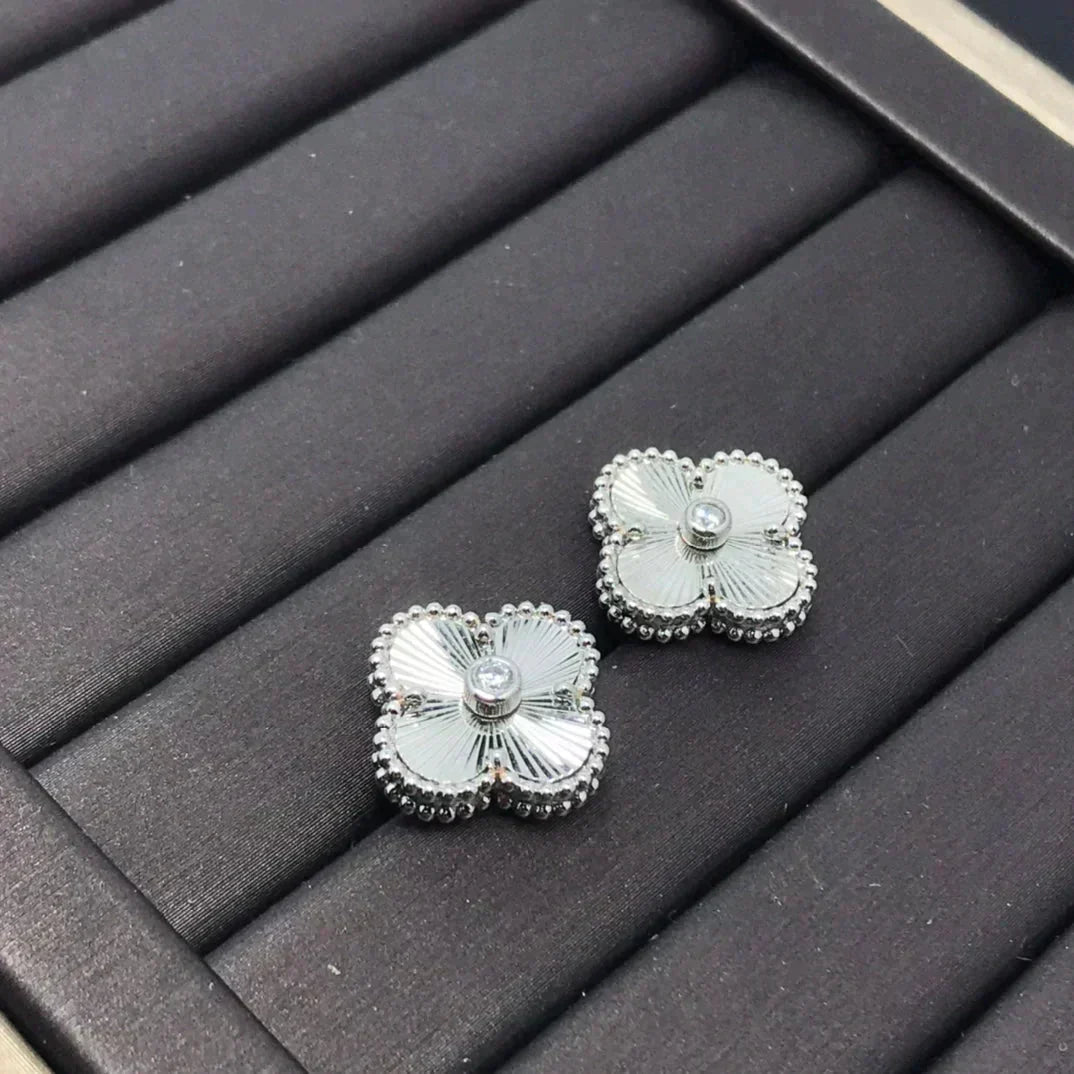[Vera  Jewelry]CLOVER MINI 9.5MM LASER EARRINGS