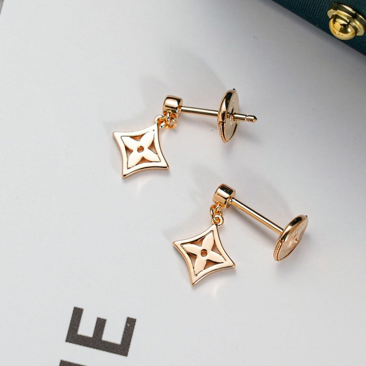 [Vera  Jewelry]STAR EARRINGS GOLD