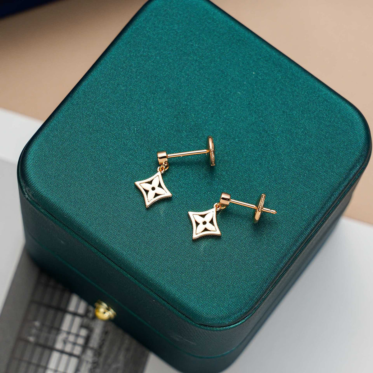 [Vera Jewelry]STAR EARRINGS GOLD
