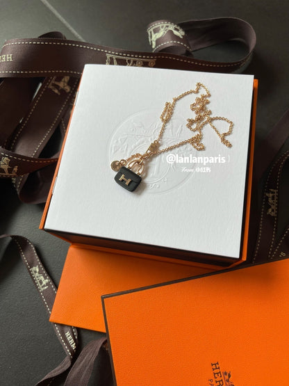 [Vera  Jewelry]CONSTANCE BLACK PEDANT PINK GOLD NECKLACE