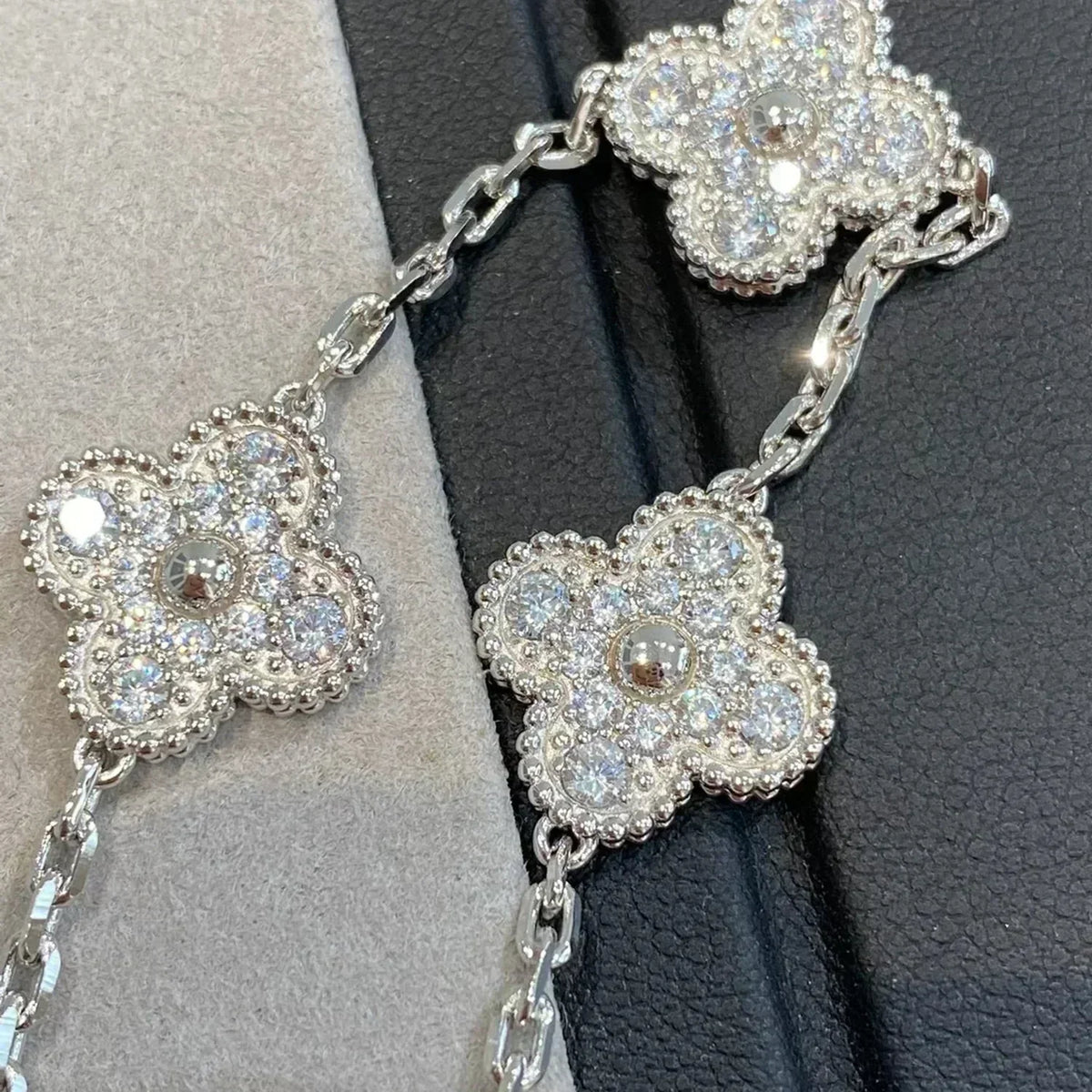 [Vera Jewelry] CLOVER 5 MOTIF FULL DIAMOND BRACELET COLLECTION