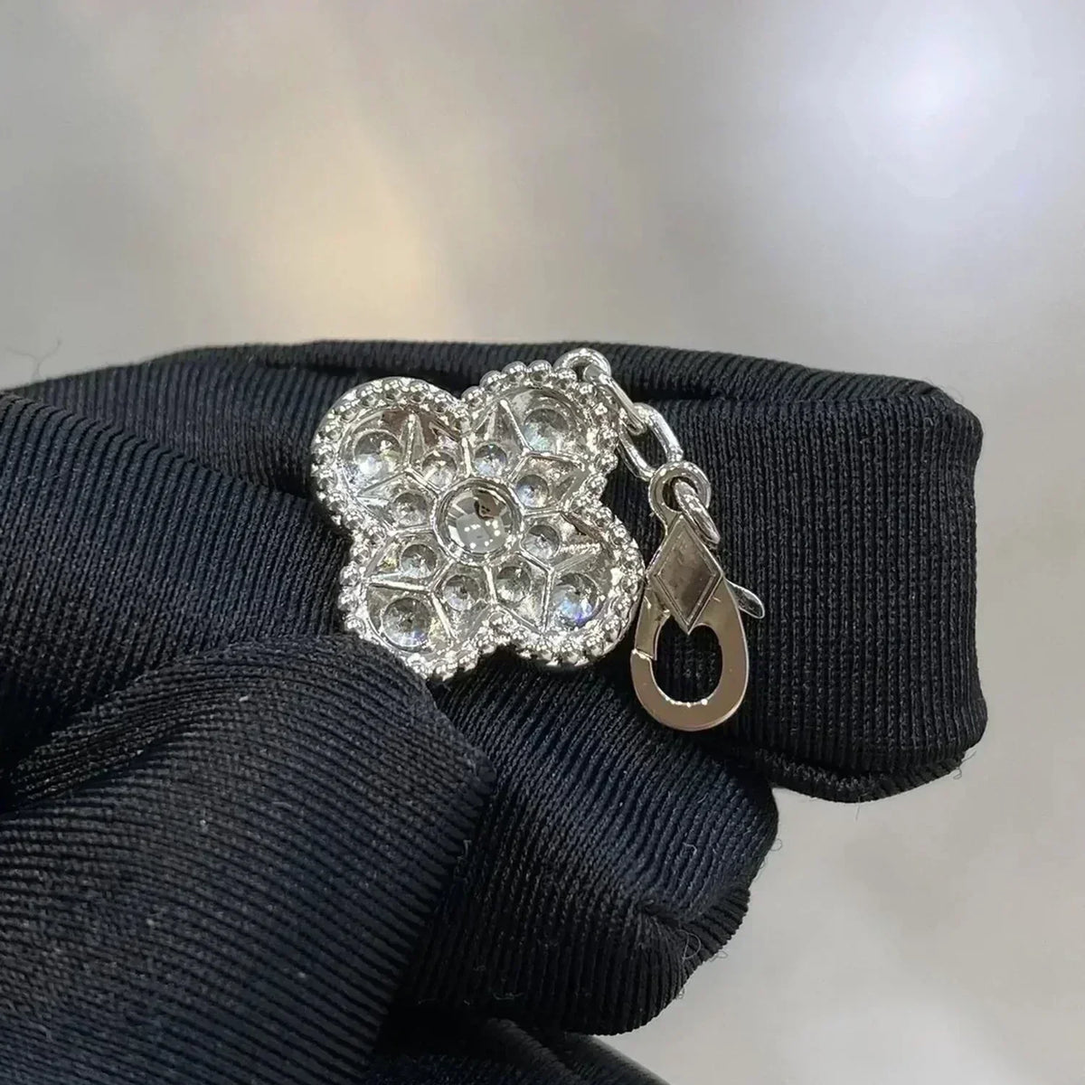 [Vera  Jewelry]LUCKY CLOVER 5-MOTIF BRACELET - FULL-DIAMOND