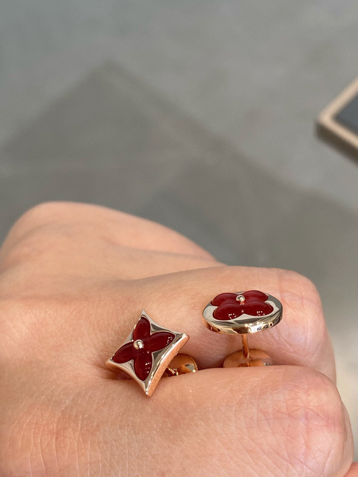 [Vera Jewelry]STAR AND SUN PINK GOLD CARNELIAN STUD EARRINGS