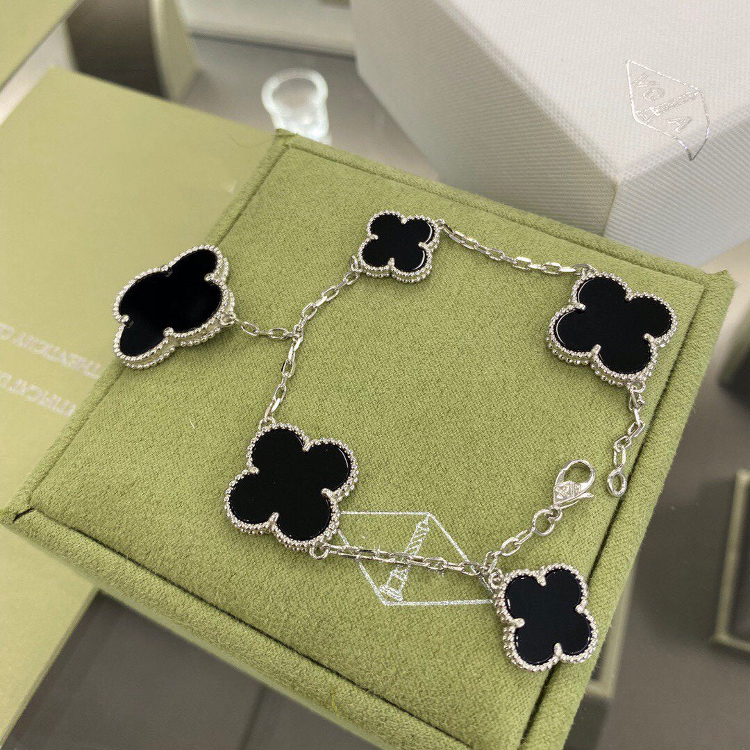 [Vera Jewelry]CLOVER 5 MOTIFS SIVLER ONYX BRACELET