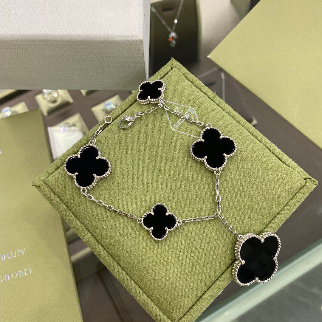 [Vera Jewelry]CLOVER 5 MOTIFS SIVLER ONYX BRACELET