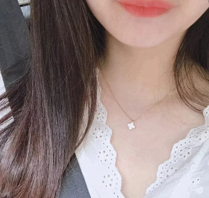 [Vera  Jewelry]CLOVER MINI 9.5MM WHITE MOTHER-OF-PEARL NECKLACE
