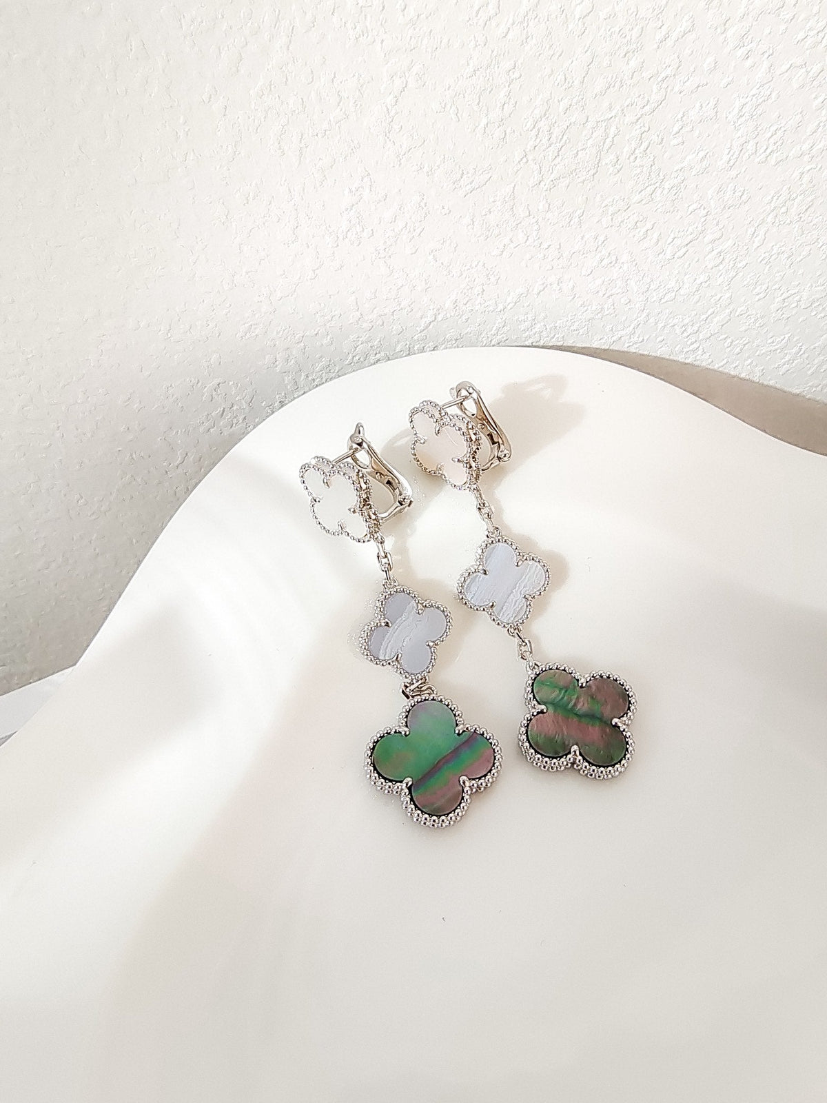 [Vera  Jewelry]CLOVER 3 MOTIFS CHALCEDONY DARK MOP SILVER EARRINGS