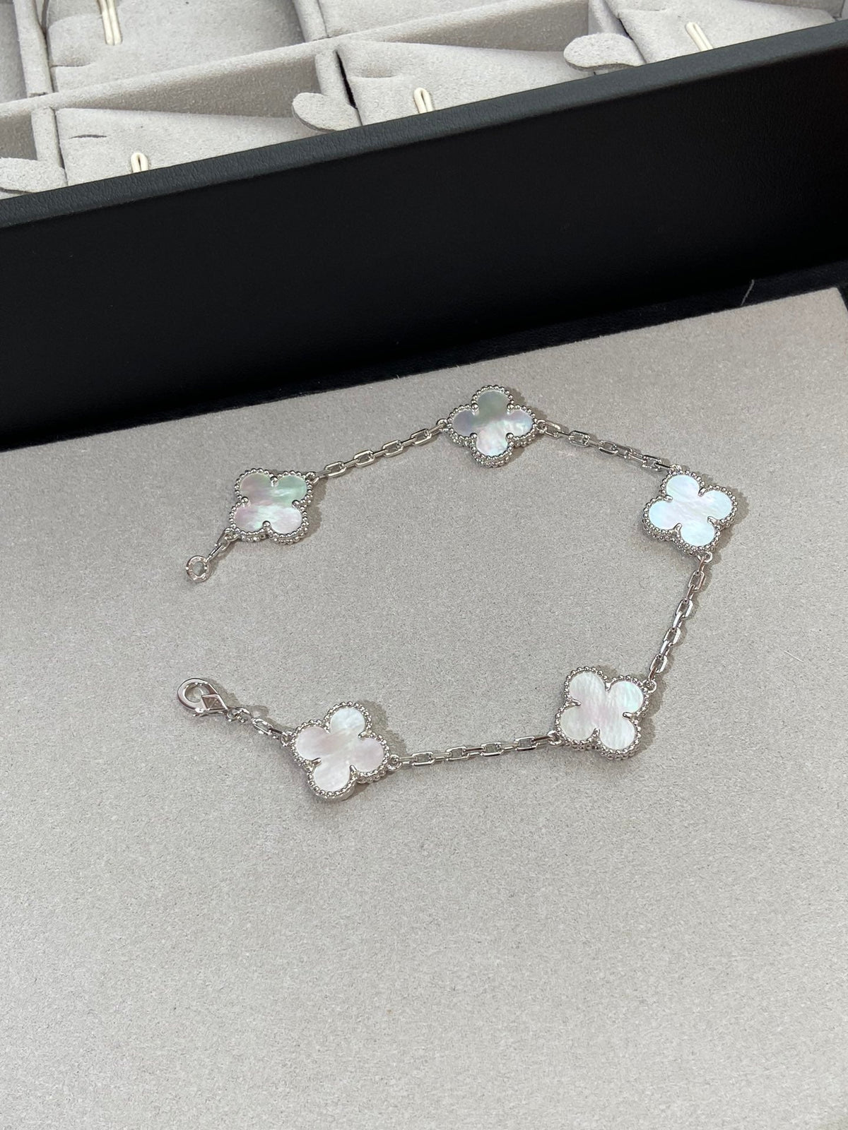 [Vera Jewelry] クローバー ホワイトパール マザーオブパール 5モチーフ ブレスレット コレクション