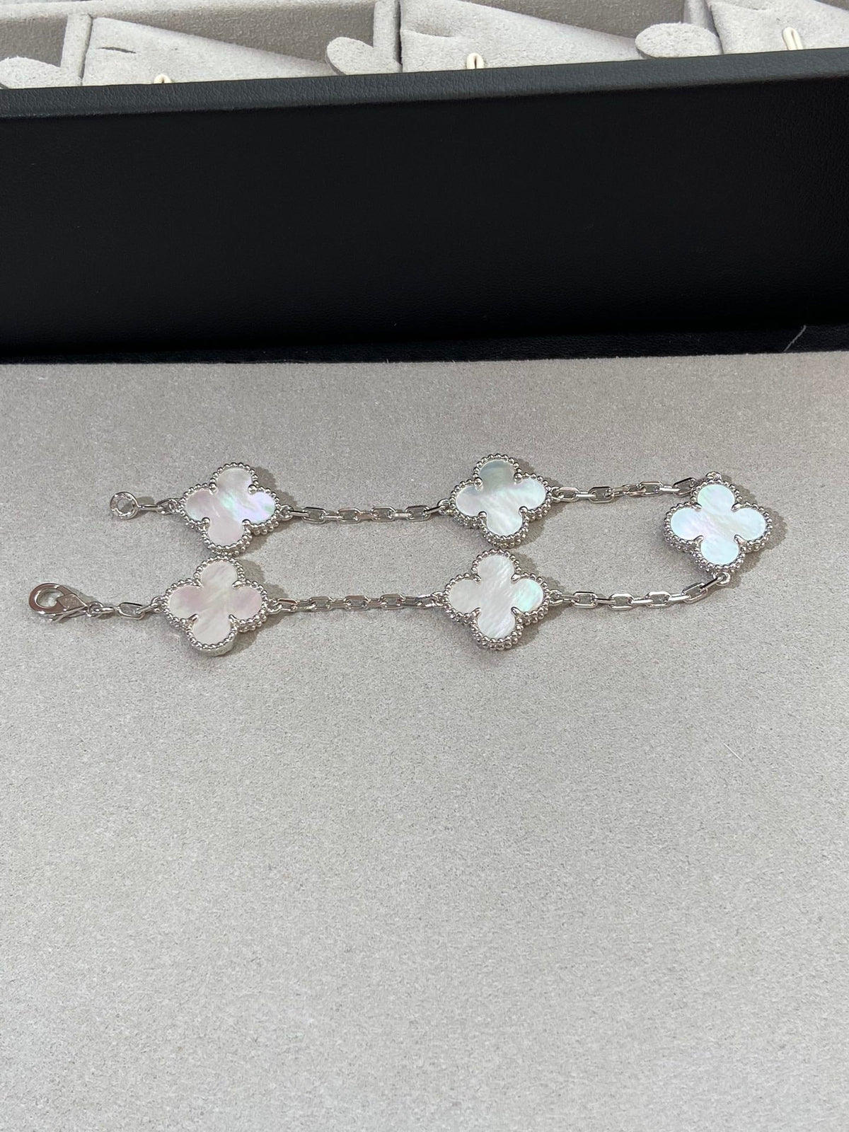 [Vera Jewelry] クローバー ホワイトパール マザーオブパール 5モチーフ ブレスレット コレクション