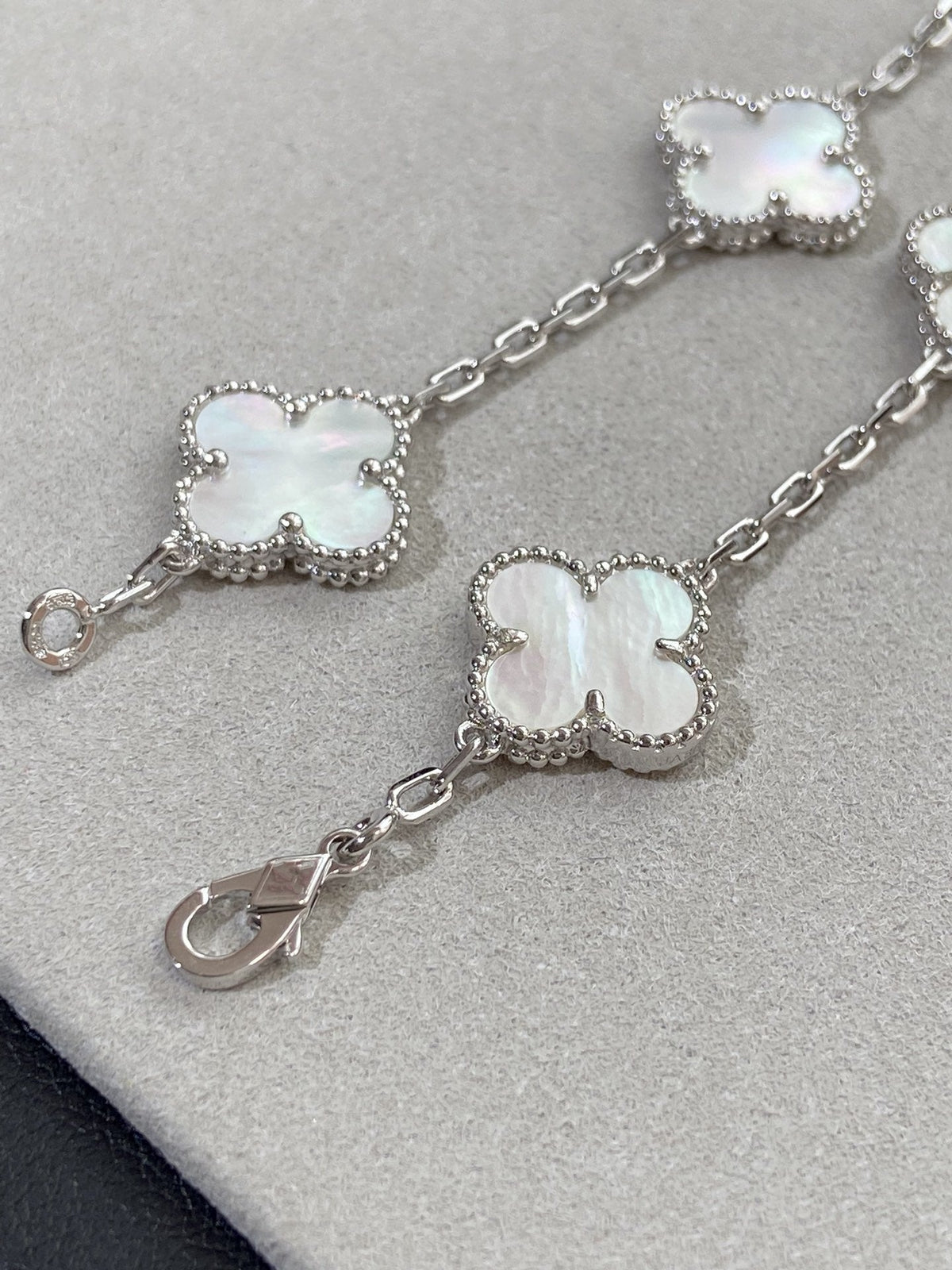[Vera Jewelry] クローバー ホワイトパール マザーオブパール 5モチーフ ブレスレット コレクション
